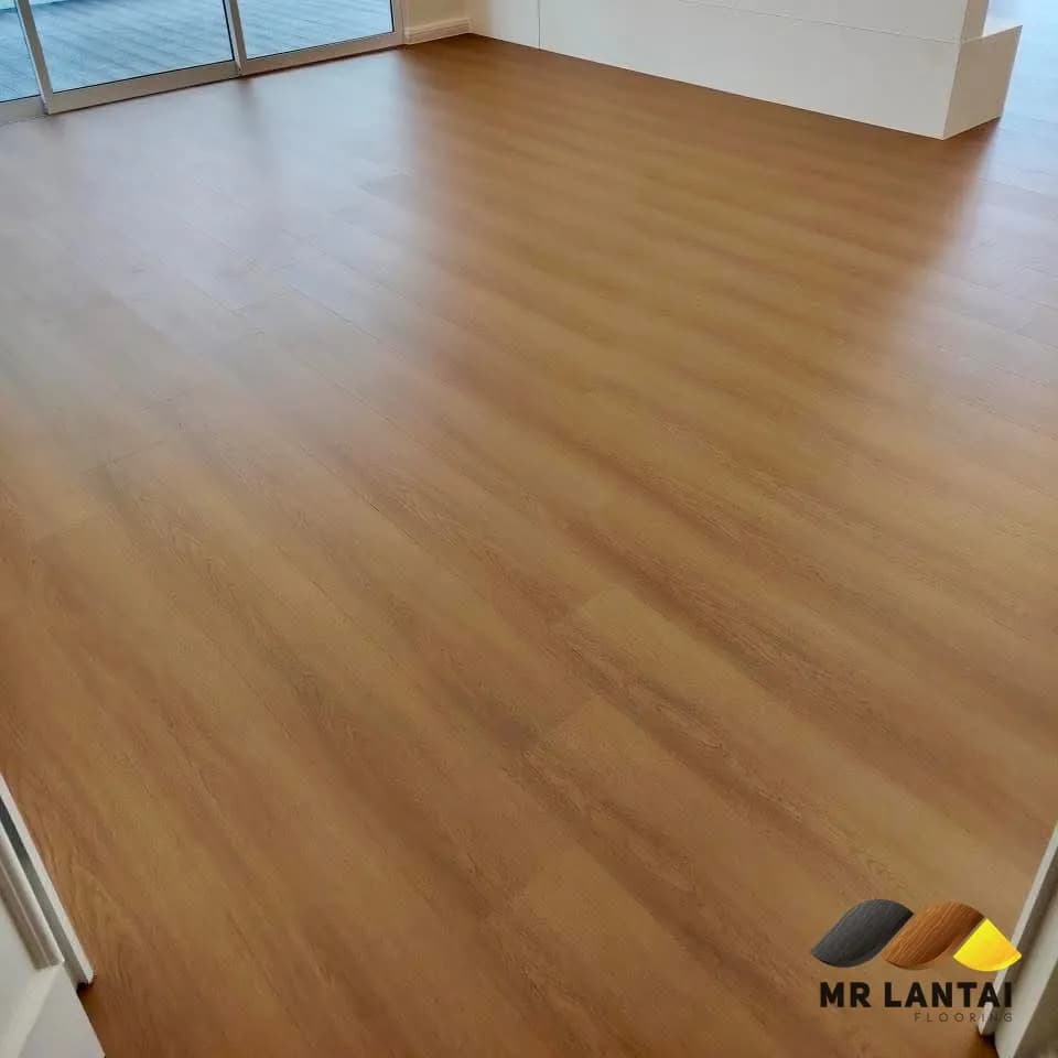 Warm oak-look SPC, living room — SPC flooring installed by Mr Lantai