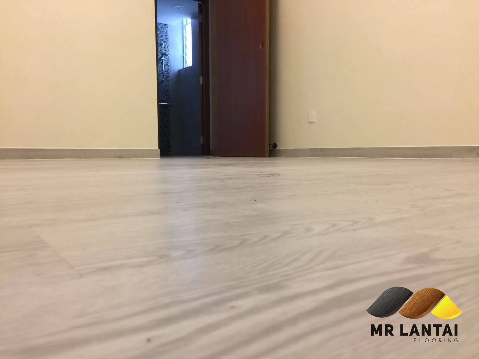 Pale oak-look SPC, living room — SPC flooring installed by Mr Lantai