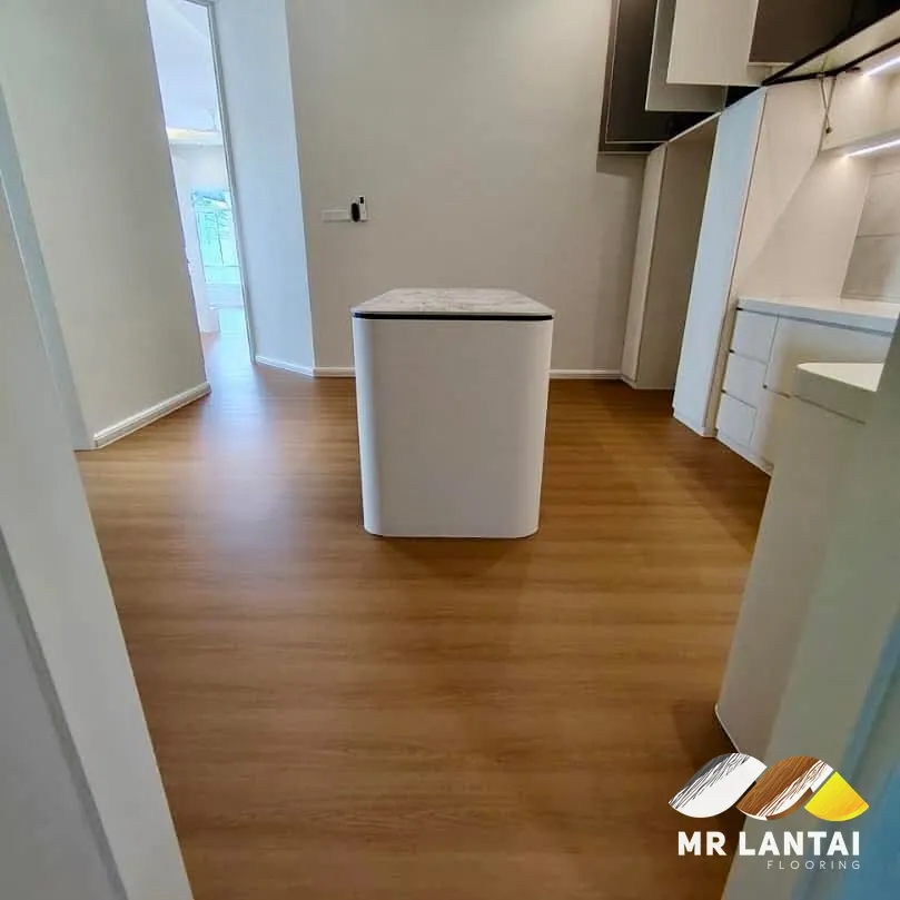 Warm oak-look SPC, kitchen and living — SPC flooring installed by Mr Lantai