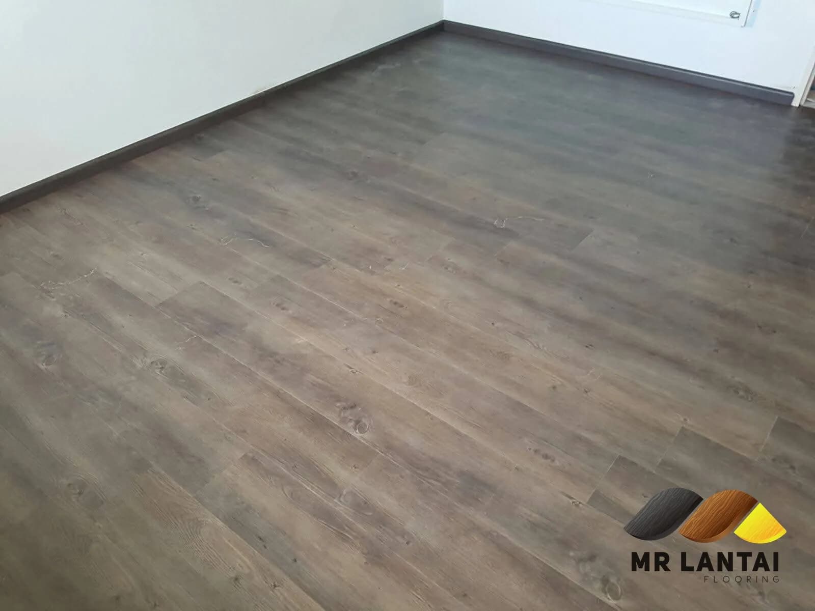 Grey-brown wood-look SPC — SPC flooring installed by Mr Lantai